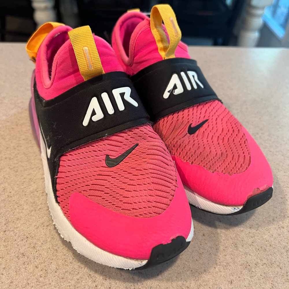 Youth girls 3 Nike Air 270 sneakers